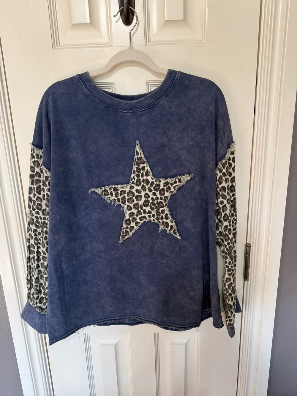 Sage + Fig Women’s lightweight Navy Star Sweatshirt with Leopard-Print Sleeves